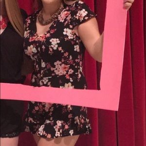 Adorable Floral Romper | With Pockets | size: M